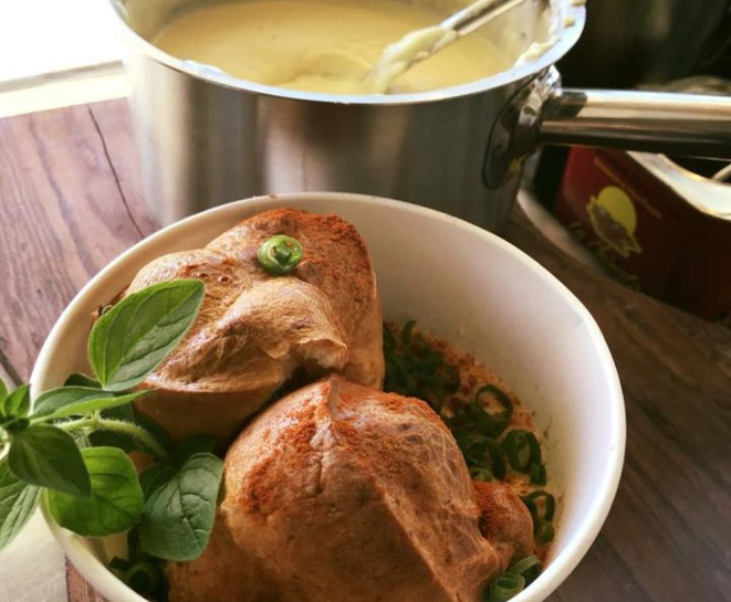 Entre os recheios, há um de aligot com cebolas e páprica defumada. Foto: divulgação.