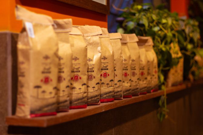 A farinha 100% paranaense para panificação será vendida em pacotes de 1kg e 25kg. Foto: Lucas de França / Divulgação