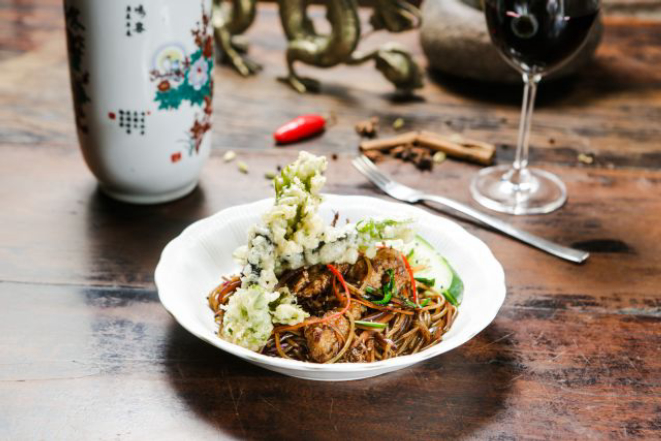 Rainbow Noodles, no Lagundri. Foto: Michel Willian / Gazeta do Povo