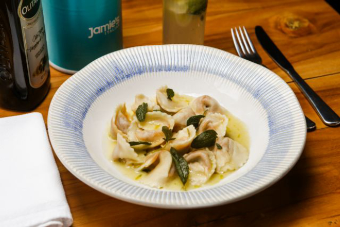 Massa panzerotti, no Jamie´s Italian Curitiba. Foto: Michel Willian / Gazeta do Povo