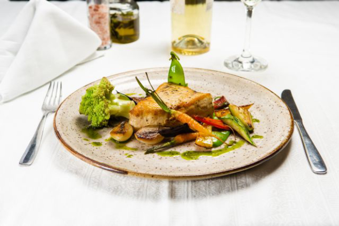 Espadarte com legumes orgânicos no Pescara Cucina Italiana. Foto? Michel Willian, Gazeta do Povo