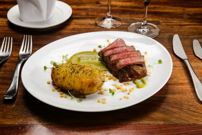 Prato principal com bife ancho no Vindouro. Foto: Michel Willian / Gazeta do Povo