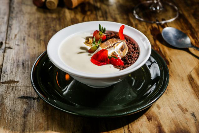 Creme de coco, sobremesa do C La Vie. Foto: Michel Willian/Arquivo Gazeta do Povo