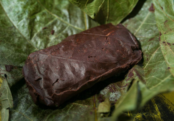 Barrinha rústica, feita apenas de cacau moído. Foto: Carlos Borges/Divulgação