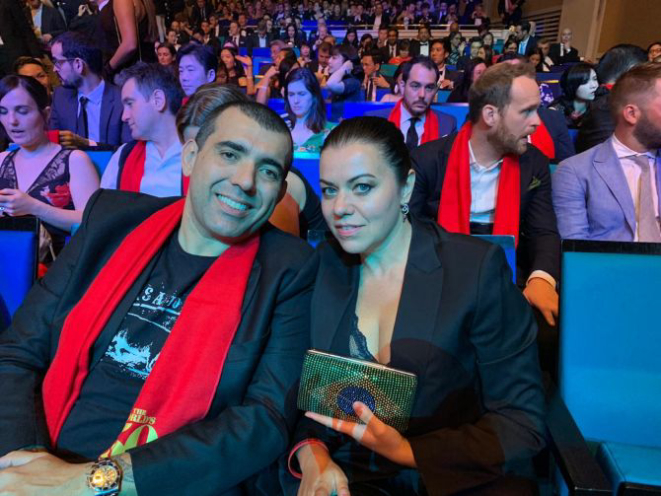 O casal Jefferson e Janaina Rueda na celebração do prêmio dos 50 melhores restaurantes do mundo. Em 2019, se tornaram o único restaurante brasileiro a integrar a lista. Antes, apenas o D.O.M, de Alex Atala, tinha conquistado o posto. Foto: Divulgação / Maria Vargas