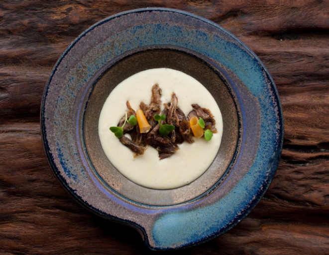 Charque dos Pampas, prato do chef Carlos Kristensen: pirão de queijo serrano e picles de moranga. Foto: Divulgação