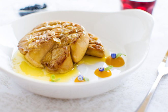 Apesar de ser uma iguaria clássica da culinária francesa, o foie gras passou a ser questionado por defensores dos direitos dos animais. Foto: Bigstock.