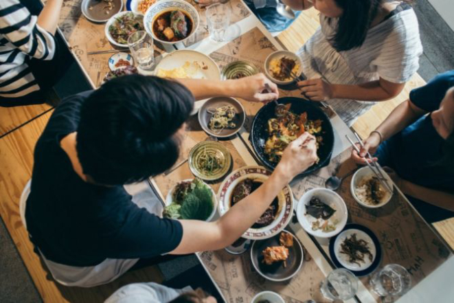 As refeições coreanas são feitas para compartilhar. Foto: Reprodução / Instagram Komah Restaurante
