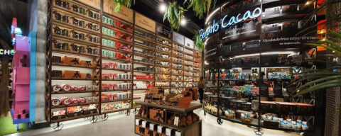 Cacau Show abre mega loja com lanchonete e cafeteria em Curitiba