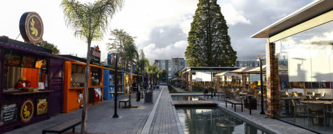 Além da comida, lojas de vinil e roupas: vilas gastronômicas se reinventam