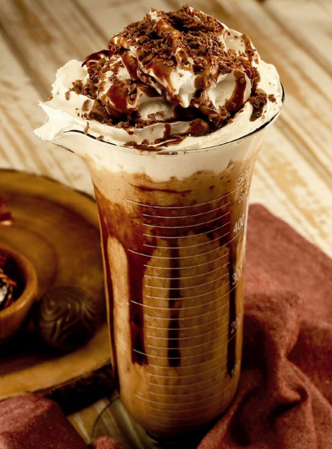 Trufaccino, uma das sobremesas exclusivas: trufa tradicional, calda<br>de chocolate, leite vaporizado, café lungo forte, frapê sabor baunilha e gelato de chocolate. Pode ser servido com ou sem café. Foto: Divulgação