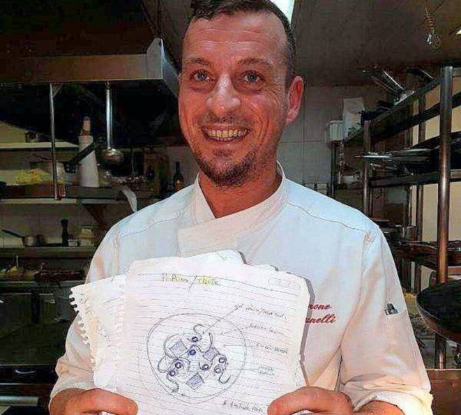 Simone Brunelli e seus esboços, que depois vão se transformar em pratos de sucesso.