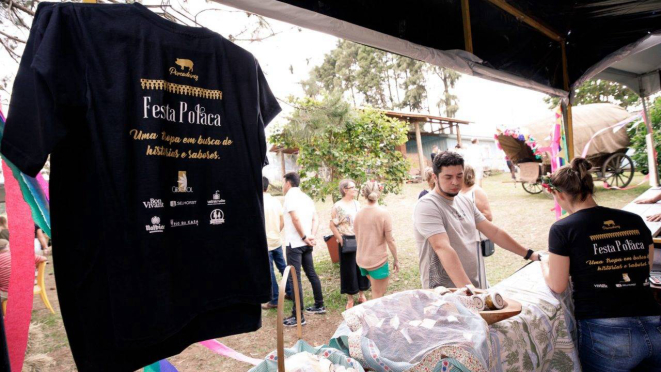 A camiseta oficial da festa.