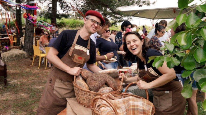 Rene e Vanessa Seifert, apresentando seus pães.