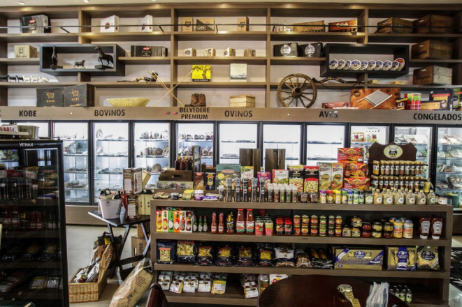 A tendência das boutiques de carnes vem crescendo intensamente desde 2014, e não dá sinais de que vai parar tão cedo. Uma delas, a Bull Prime, deve chegar a 15 unidades até 2022 Foto: Daniel Castellano/Gazeta do Povo.