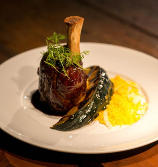 Jarret de porco com roti de café do Alma Chef. Foto: Luiza Bongir