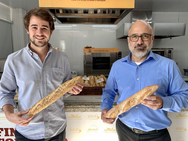Adriá Cortes, representante da Bellsolà, e Ozeias Oliveira, da Gold Food Service, importam oito toneladas de pães mensalmente ao Paraná. Foto: Guilherme Grandi/Gazeta do Povo.