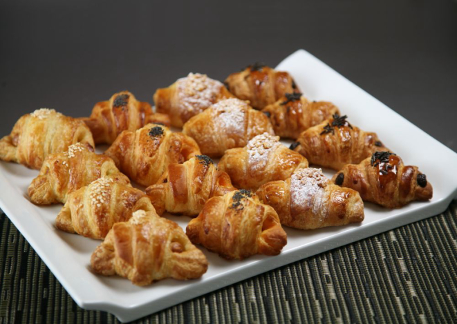 Os croissants salgados e doces da Bellsolá, elaborados com massa folhada leve e crocante. Foto: divulgação.