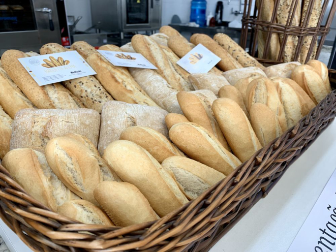 Os pães são produzidos seguindo as receitas tradicionais e ultracongelados a -60 °C. Foto: Guilherme Grandi/Gazeta do Povo.