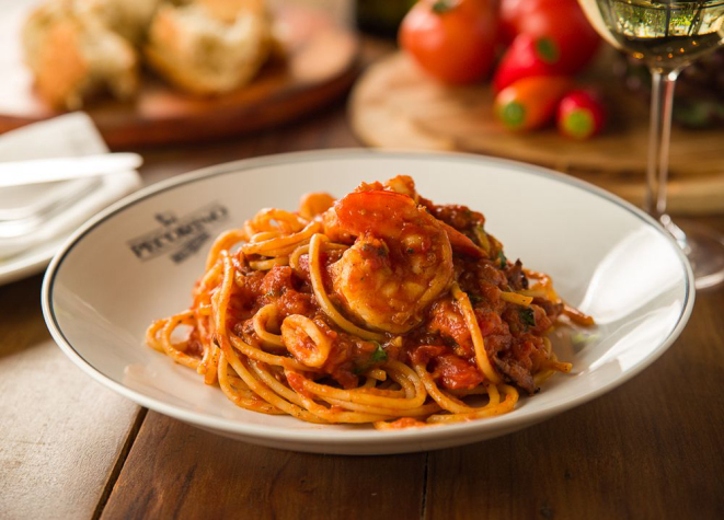 O espaguete com mini lulas e camarões, a R$ 67. Foto: Henrique Peron/divulgação.