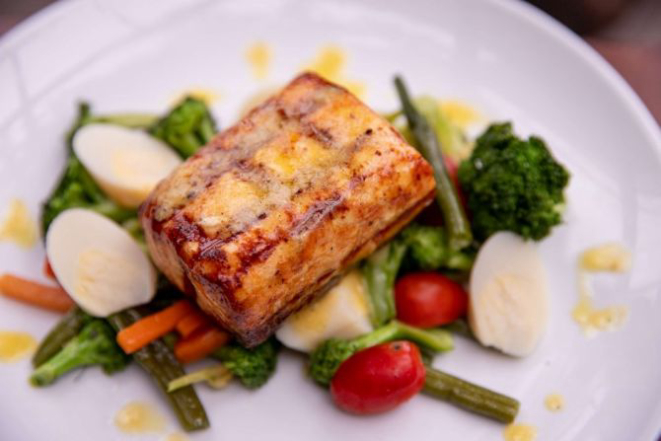 Salmão cítrico, um dos destaques do novo cardápio do Wit Bar. Foto: Divulgação