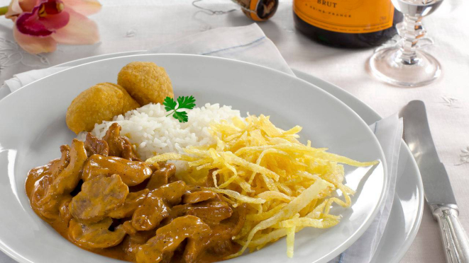 Filet Strogonoff, o prato mais pedido na casa.