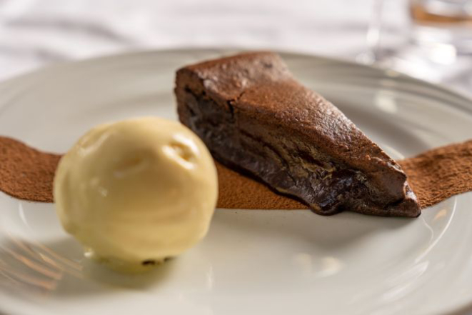 Fondant com sorvete. Foto: Rubens Kato / Divulgação