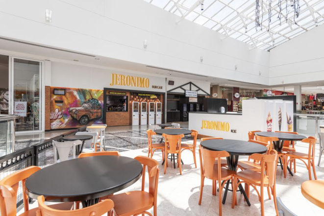 A mudança da estratégia de mercado do grupo também contempla a criação de um quiosque de sobremesa do Jerônimo e a expansão da rede A Sanduicheria do Junior Durski. Foto: Fernando Zequinão/Gazeta do Povo.