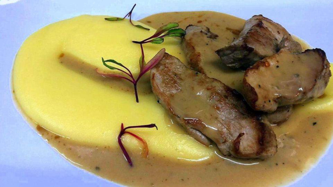 Mignon suíno ao molho rôti com purê de batata. Foto: Divulgação