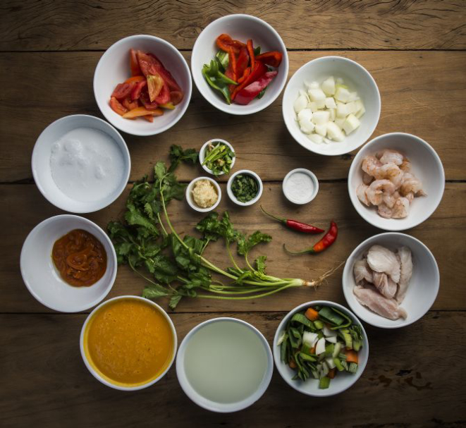 É importante que o peixe seja de carne branca e de água salgada, como cação, badejo ou garoupa, para combinar com o sabor da moqueca. Foto: Letícia Akemi / Bom Gourmet