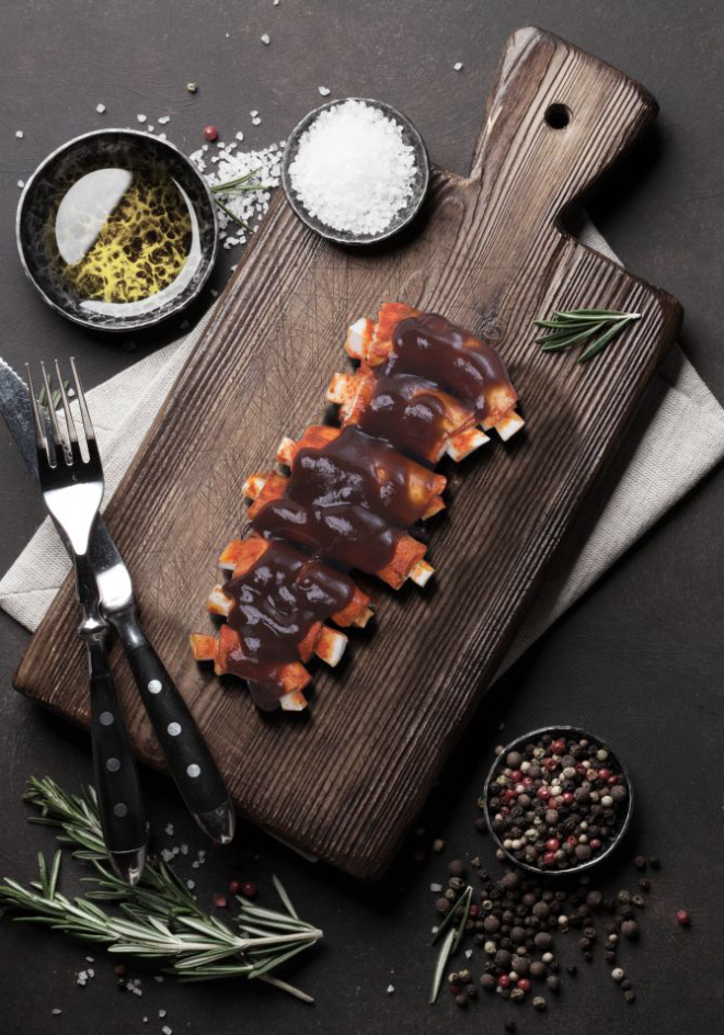 Mushroom ribs do No Bones - The Vegan Butcher Shop. Os cogumelos são moldados no formato da tradicional costelinha de porco defumada. Foto: Divulgação