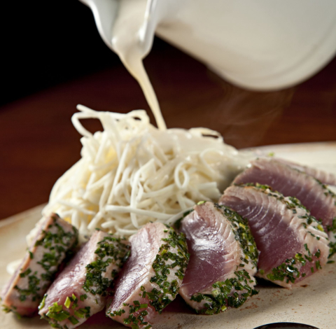 Conheça a cozinha autoral rústica do Zuka, o queridinho do Leblon