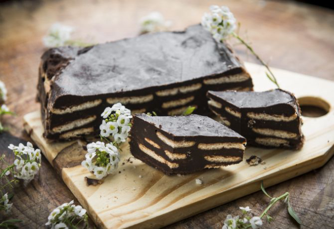 Preto de alma branca - ou, com nome mais politicamente correto, torta de infância de chocolate com bolacha maisena. Foto: Letícia Akemi / Bom Gourmet