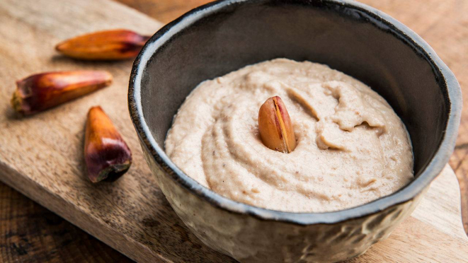 Creme de pinhão, um prato charmoso que tanto pode ser entrada quanto o principal.