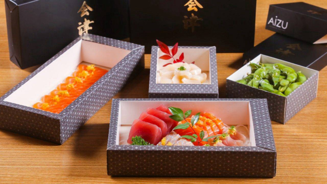 O delivery do Aizu REstaurante: como se fossem caixas de joias.