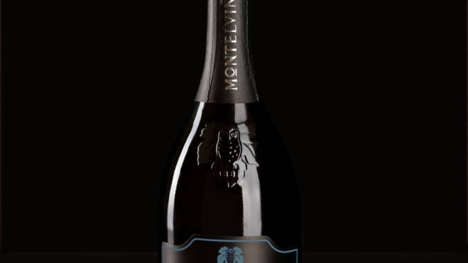 A edição luminosa faz parte da iniciativa “Glowing Summer Nights” irá "rodar" a Itália durante o mês de agosto.