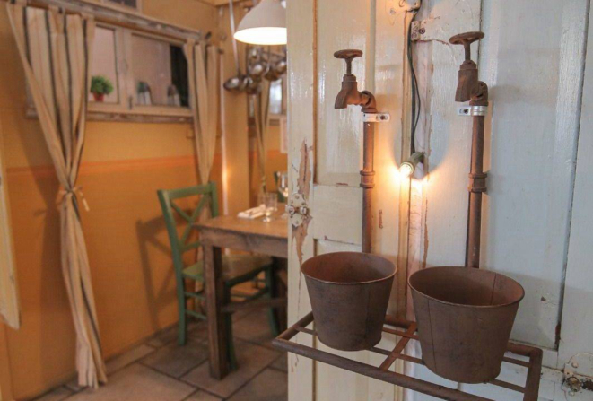 O cenário medieval foi desenvolvido pela proprietária e por um designer