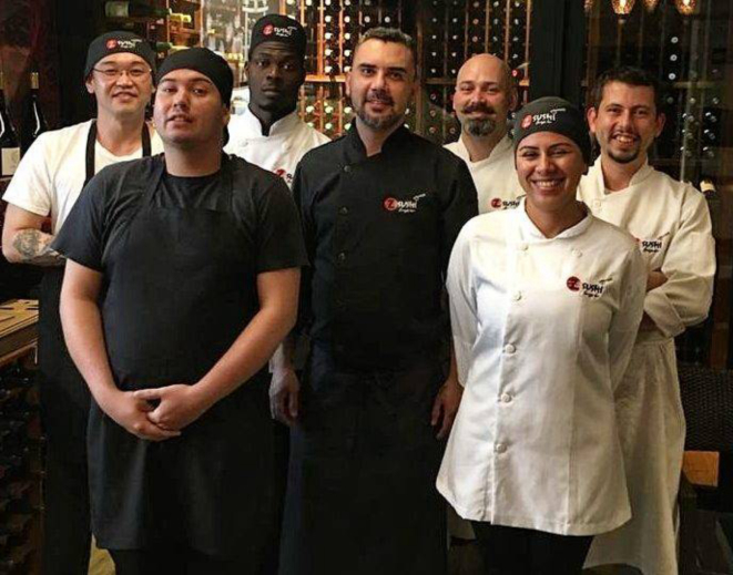 Chef e sushiman Douglas Piccoli (ao centro) com sua equipe do Z.Sushi. Prontos para surpreender.