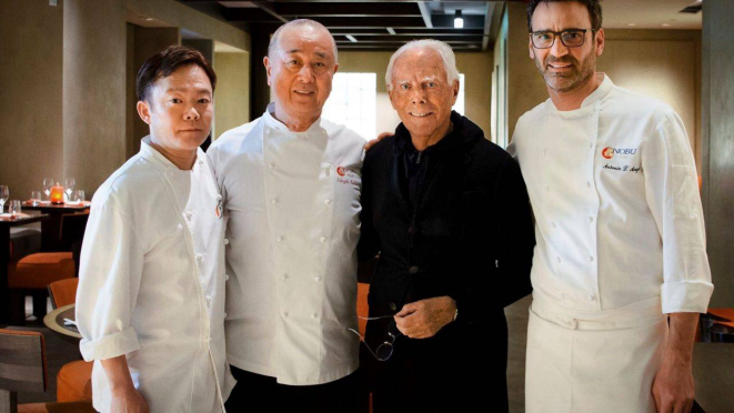 Chefs Takashi Wada do Nobu Tokyo, o maestro Nobu Matsuhisa, o estilista Giorgio Armani e Antonio D'Angelo