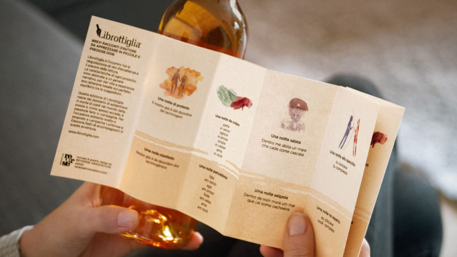 A coleção Librottiglia, junção de livro e garrafa, em italiano, agora traz ao público a beleza da poesia