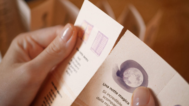 O rótulo traz uma seleção de poemas, em italiano, da brasileira Michele Navarro.