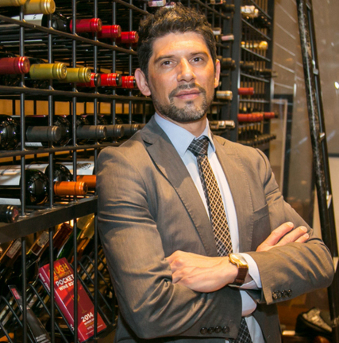 O sommelier José Vinícius Chupil também é sócio do Obst.