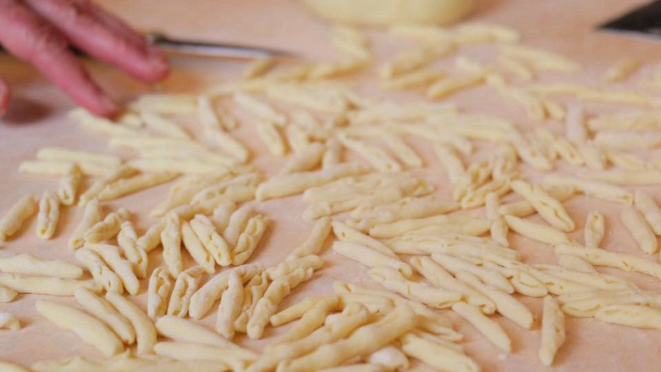 O programa Pasta Grannies foi criado pela inglesa Vicky Bennison