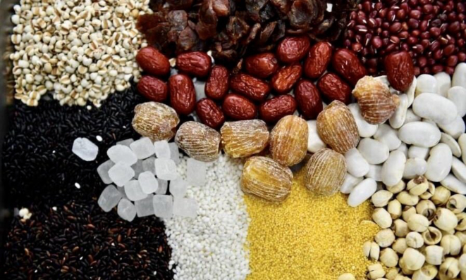 O Mingau de Laba no enciclopédico clássico fitoterápico cita que o mingau aumenta a força vital, produz saliva, nutre o baço e o estômago.