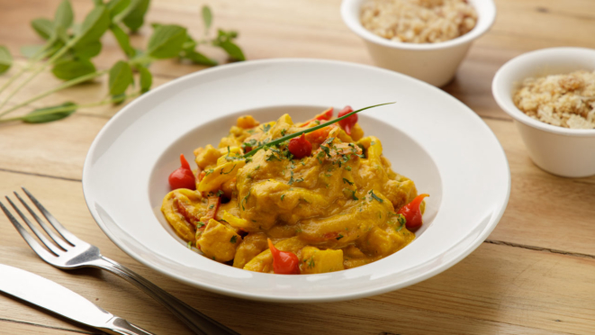 Com opções vegetarianas e veganas no menu, o Veg e Lev retorna ao Festival com novidades e pratos clássicos da casa. É o caso da moqueca de pupunha, servida com arroz-cateto, arroz vermelho e farofa de banana-da-terra com coco. Foto: Fernando Zequinão.