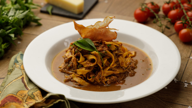 Presente em todas as edições do Festival Bom Gourmet, o Limoeiro Casa de Comidas, no Tarumã, traz sempre novidades em seus menus, como o tagliatelle ao ragu de pato e alho-poró.