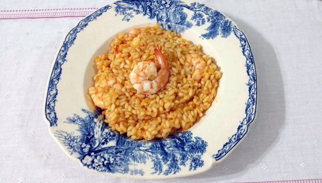 Risoto de camarão com gengibre, alho-poró e laranja - com caldo de camarão também feito em casa.