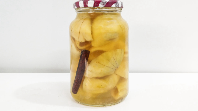 Compota de goiaba branca, menos conhecida, mas tão saborosa quanto a de goiaba vermelha.