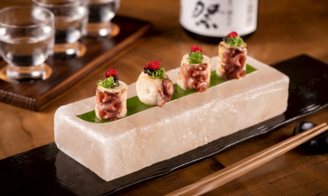 Os sashimis feitos com o polvo espanhol importado pelo Aizu.