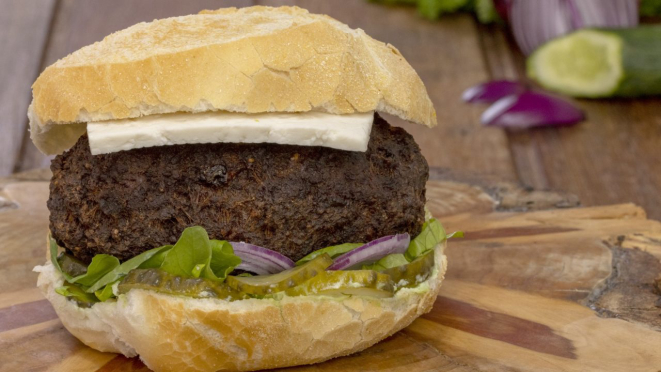 Opção vegetariana do Barbaran leva queijo branco, pepino e cebola roxa. Foto: Divulgação